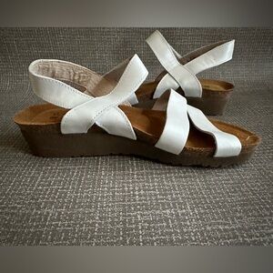 Naot Leather Sandals Size US 5 / EU 36 White Comfort Footbed Adjustable Straps